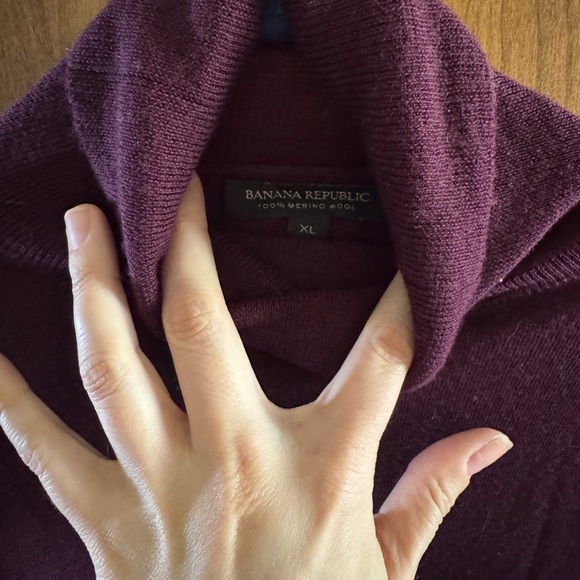 Banana Republic Women’s Burgundy Turtleneck Sweater - Picture 2 of 3